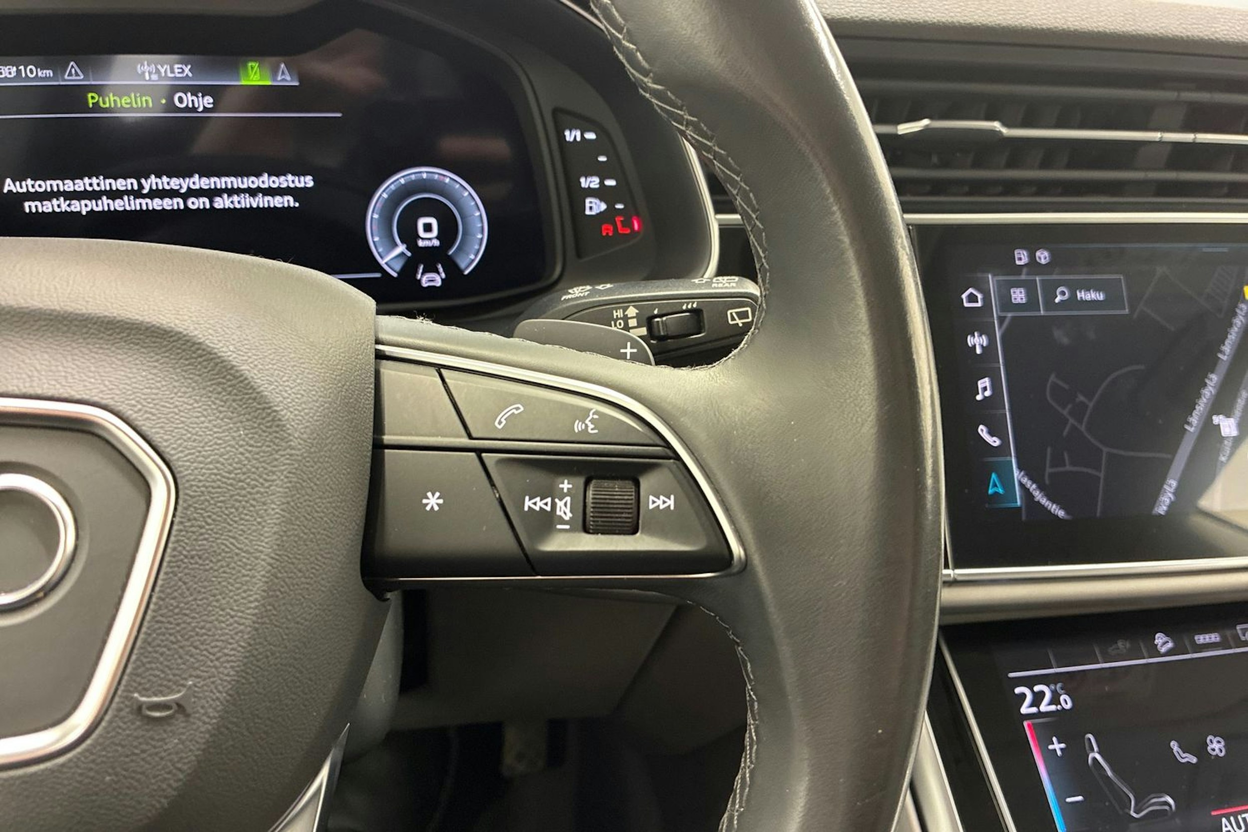 valkoinen Audi Q8 2021 kuva 22.