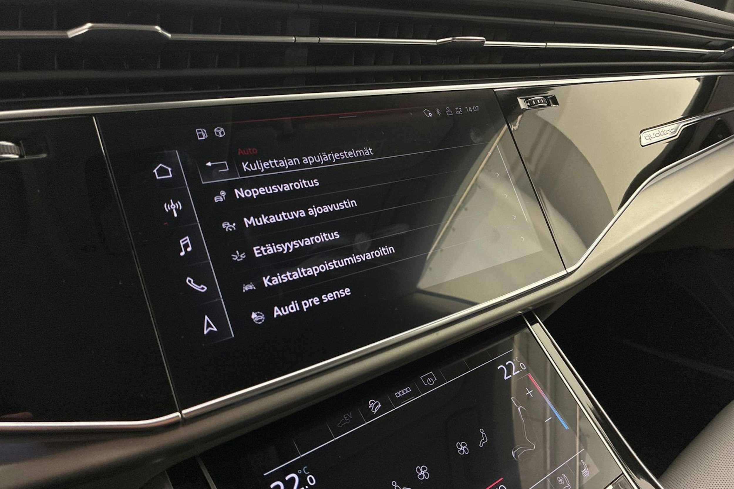 valkoinen Audi Q8 2021 kuva 25.