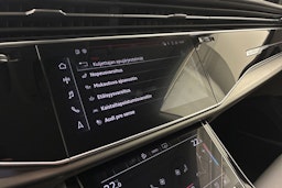 valkoinen Audi Q8 2021 kuva 25.