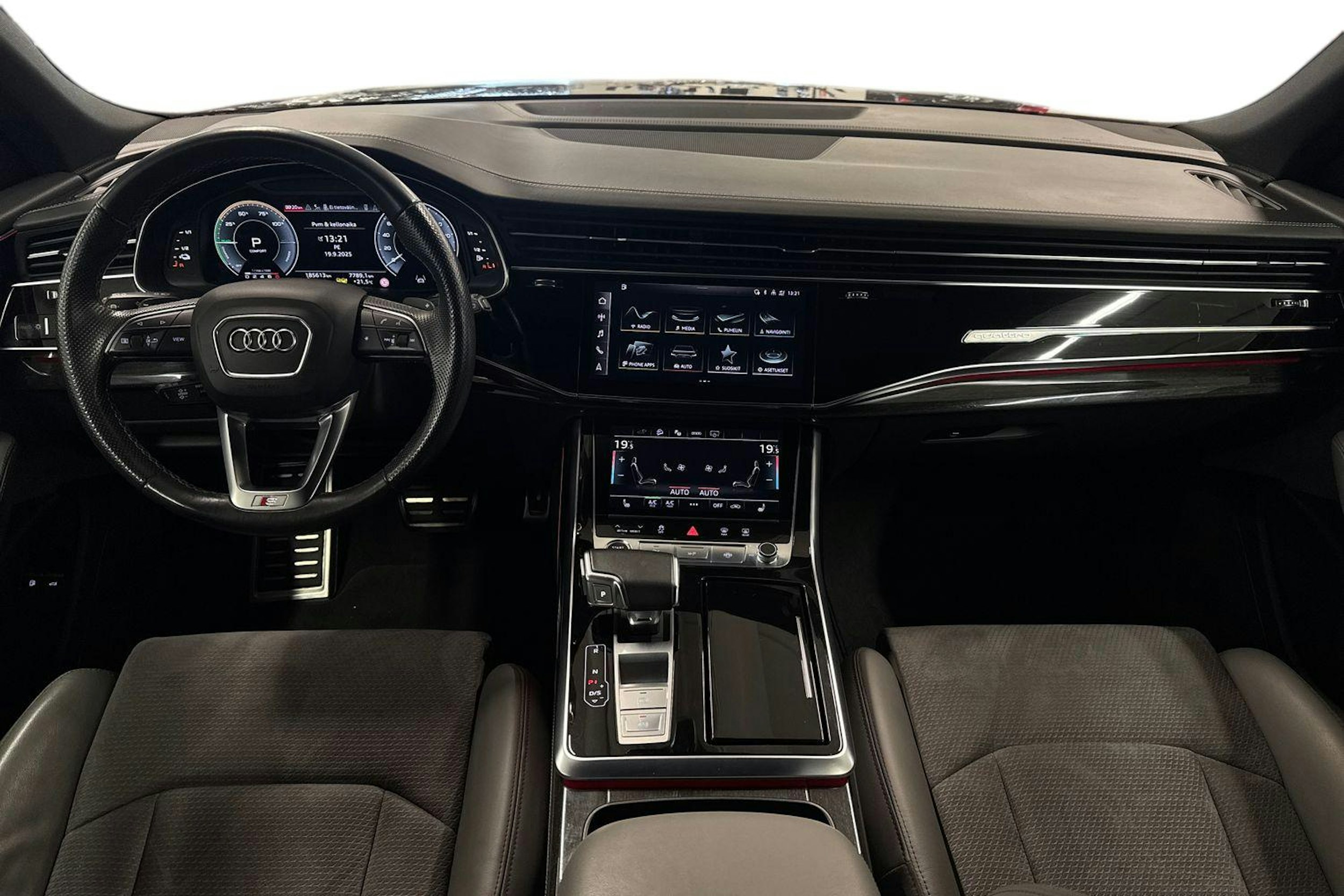 Harmaa Audi Q8 2021 kuva 9.
