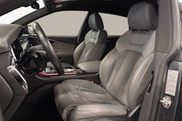 Harmaa Audi Q8 2021 kuva 11.