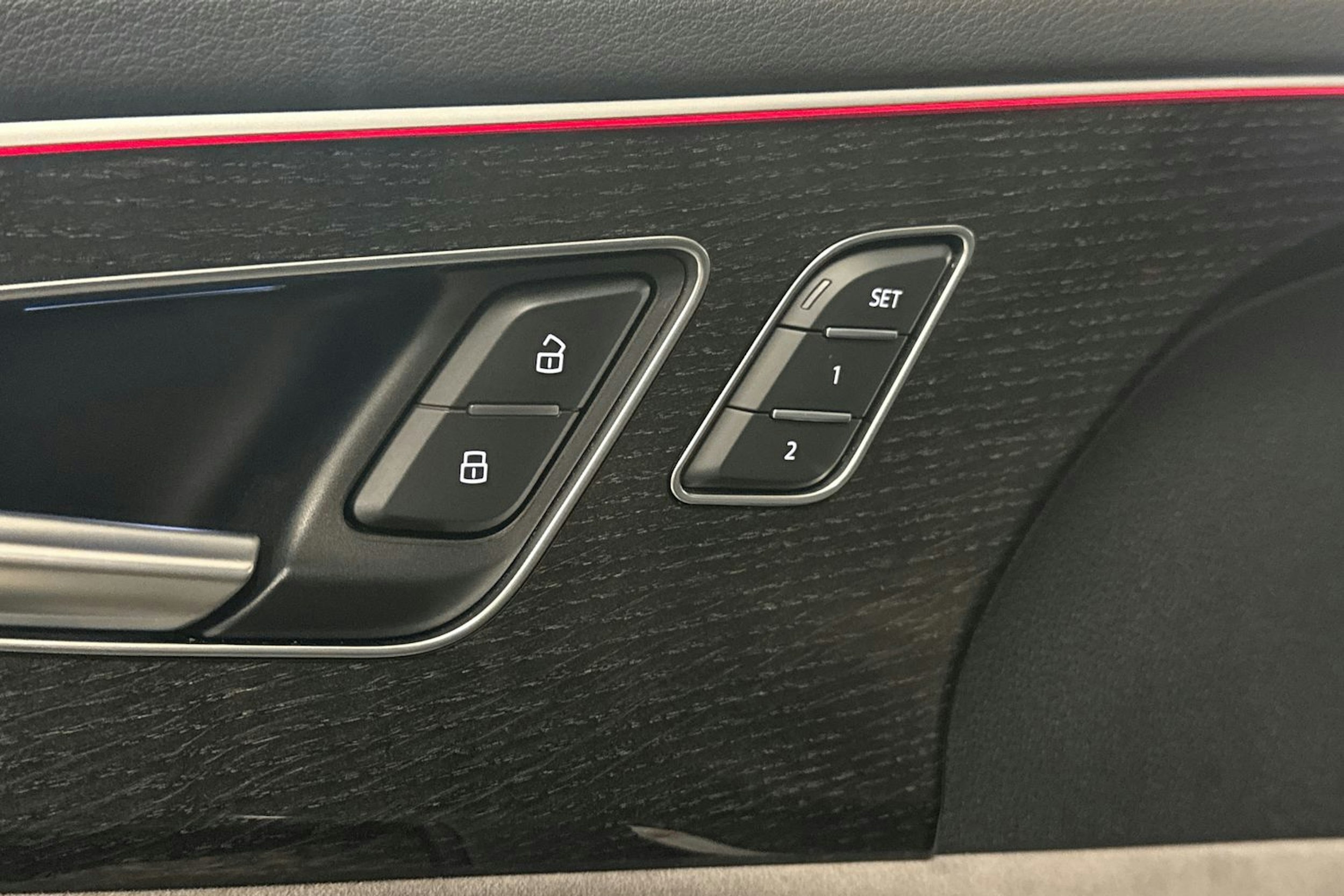 Harmaa Audi Q8 2021 kuva 14.