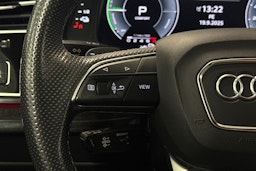 Harmaa Audi Q8 2021 kuva 16.