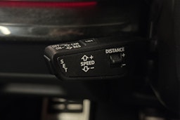 Harmaa Audi Q8 2021 kuva 18.