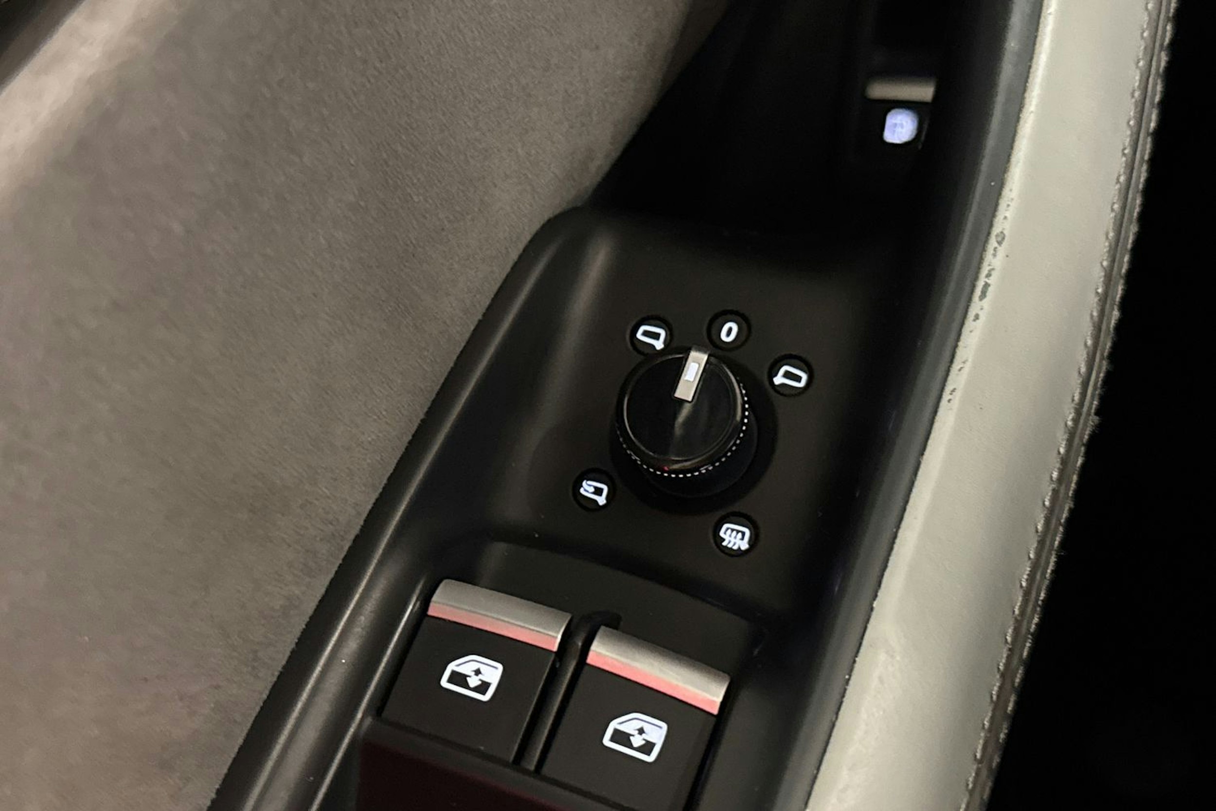 Harmaa Audi Q8 2021 kuva 21.