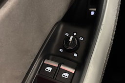 Harmaa Audi Q8 2021 kuva 21.