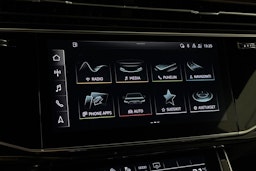 Harmaa Audi Q8 2021 kuva 25.