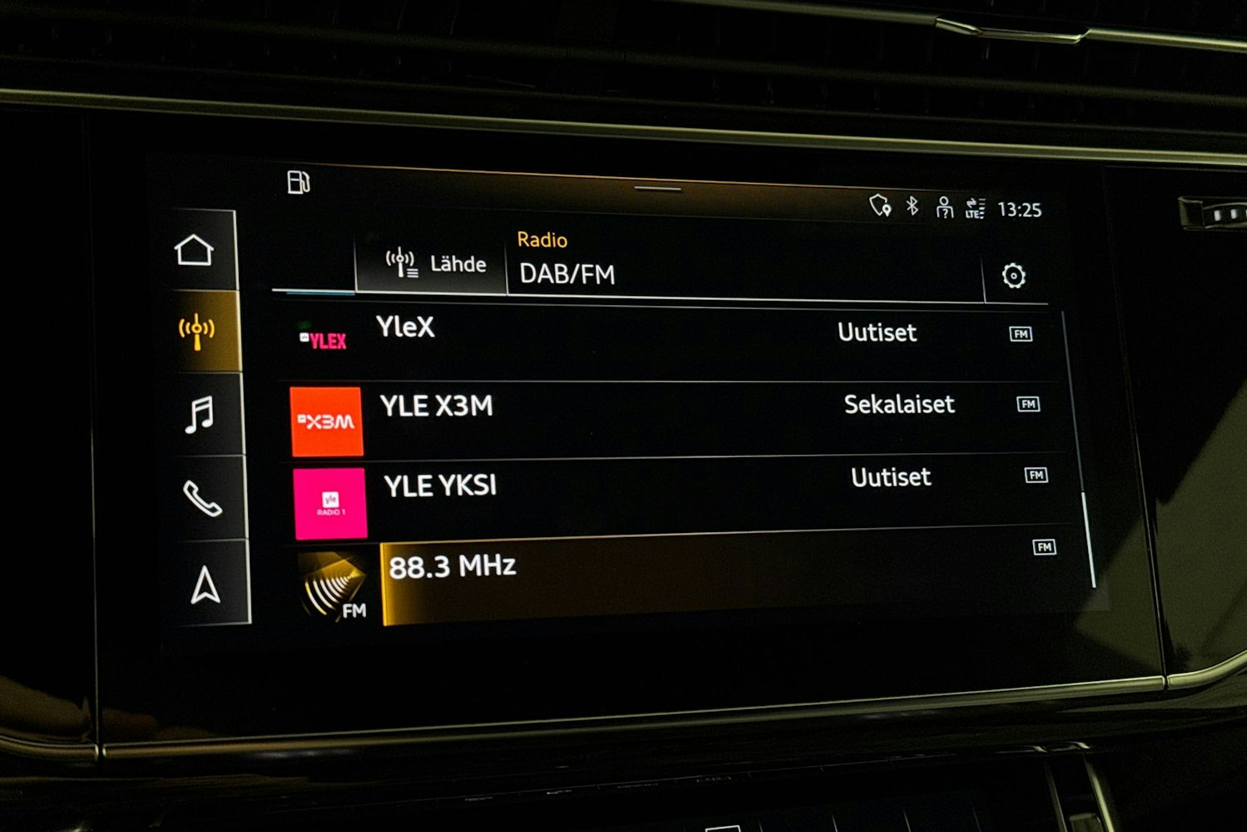 Harmaa Audi Q8 2021 kuva 26.