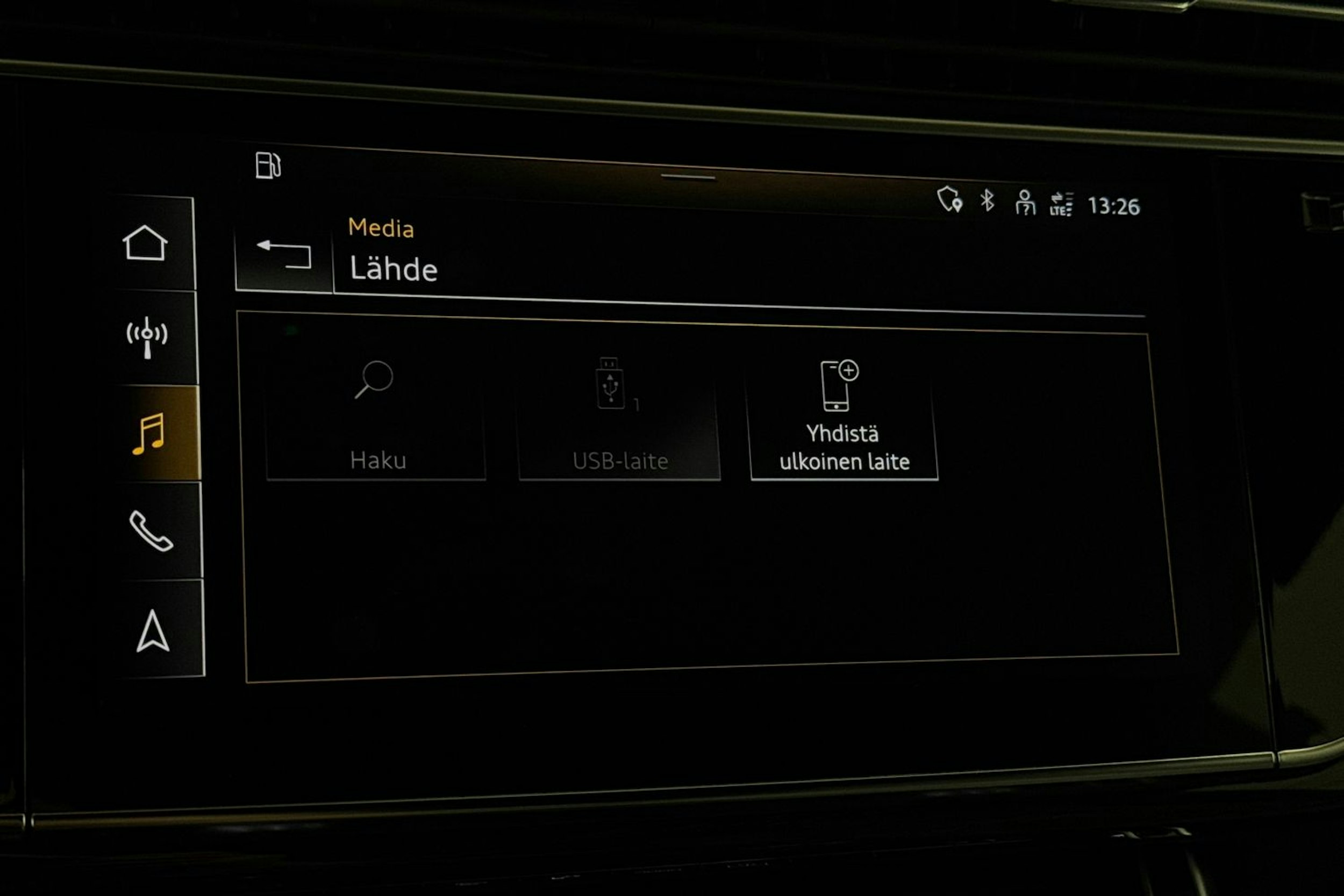Harmaa Audi Q8 2021 kuva 27.
