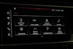 Harmaa Audi Q8 2021 kuva 30.