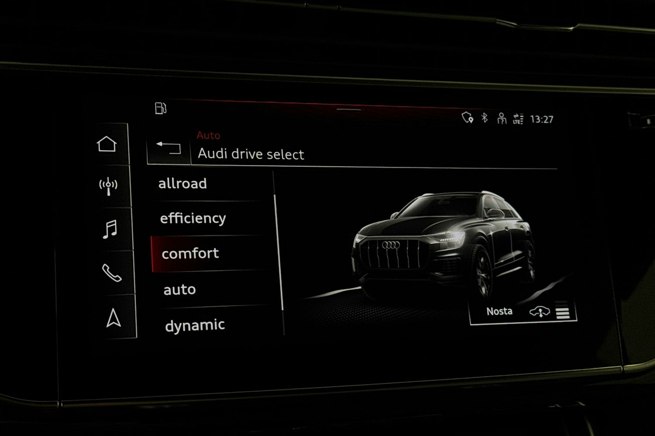 Harmaa Audi Q8 2021 kuva 31.