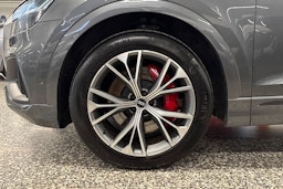 Harmaa Audi Q8 2021 kuva 43.