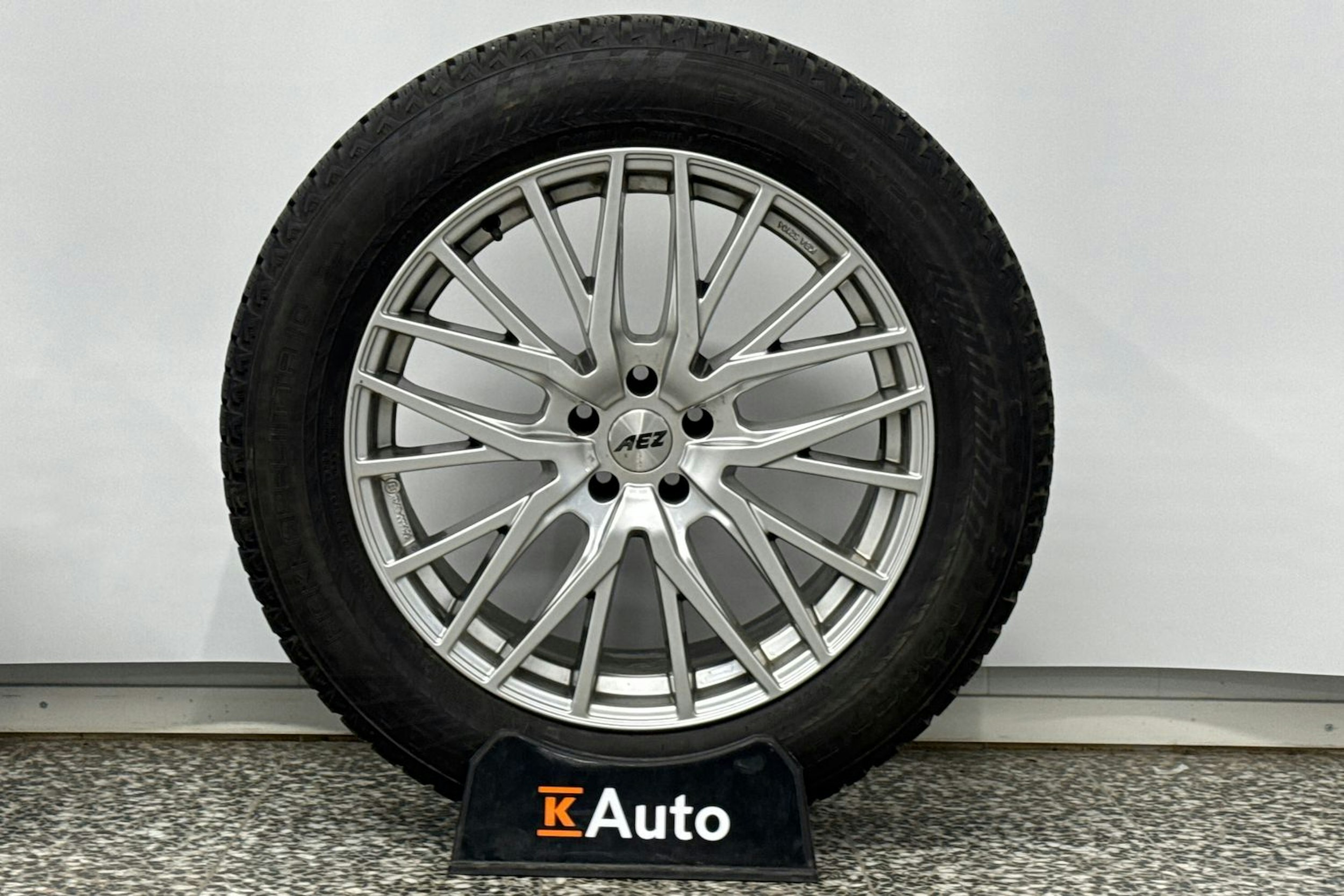 Harmaa Audi Q8 2021 kuva 45.