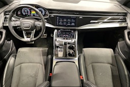 Sininen Audi Q8 2021 kuva 9.