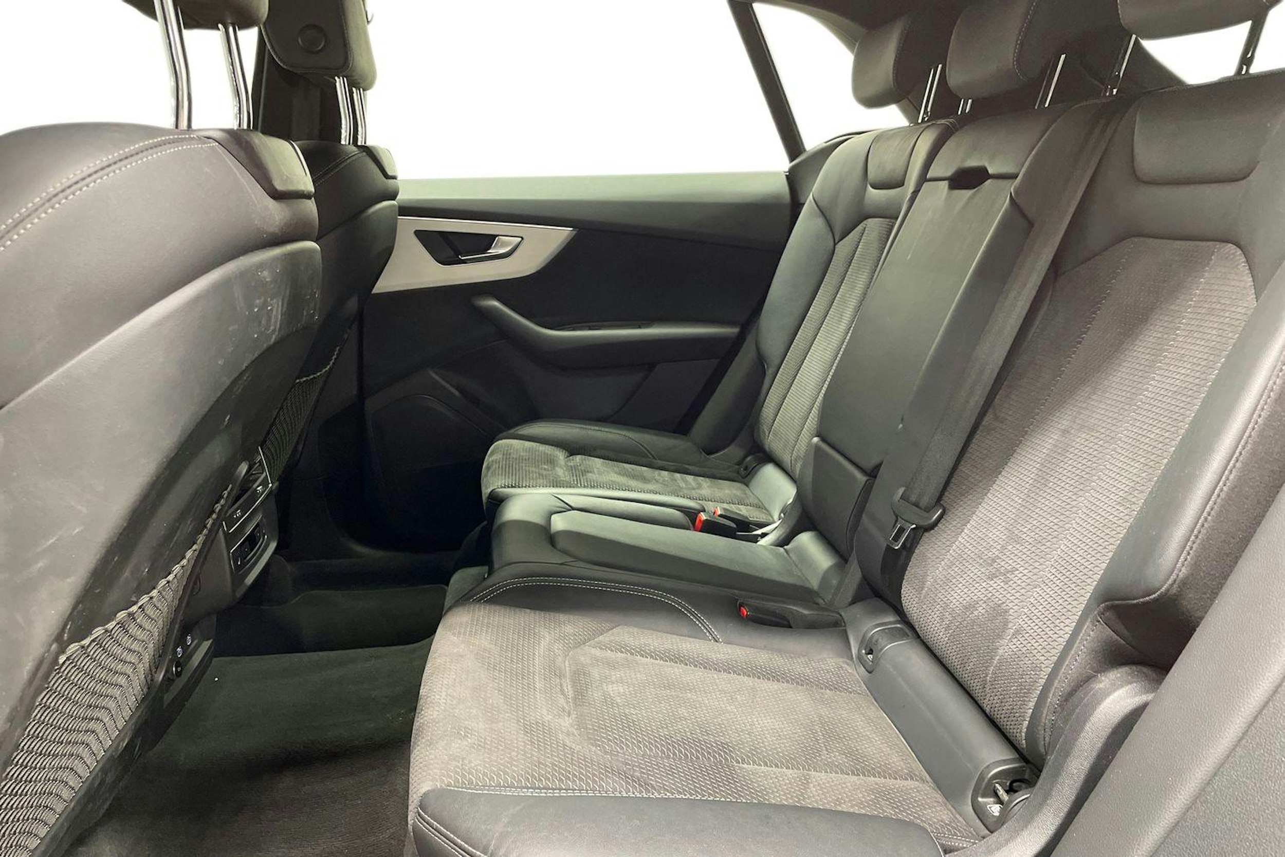 Sininen Audi Q8 2021 kuva 10.