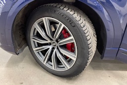 Sininen Audi Q8 2021 kuva 12.