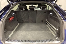 Sininen Audi Q8 2021 kuva 13.