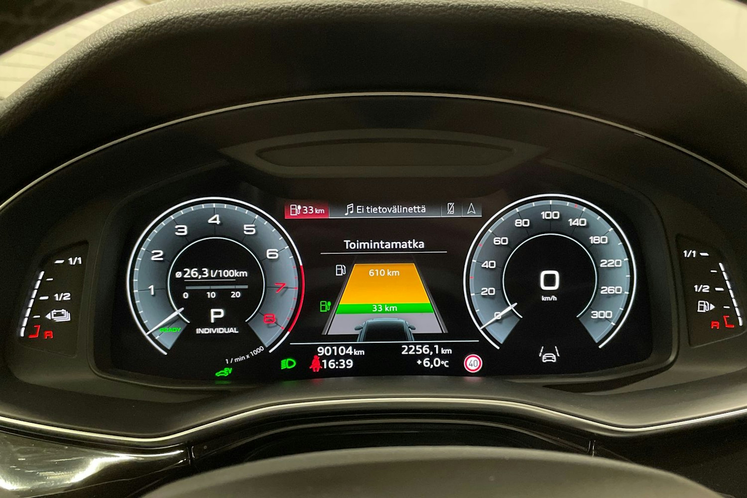 Sininen Audi Q8 2021 kuva 14.