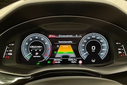 Sininen Audi Q8 2021 kuva 14.