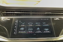 Sininen Audi Q8 2021 kuva 15.