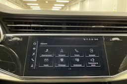 Sininen Audi Q8 2021 kuva 18.