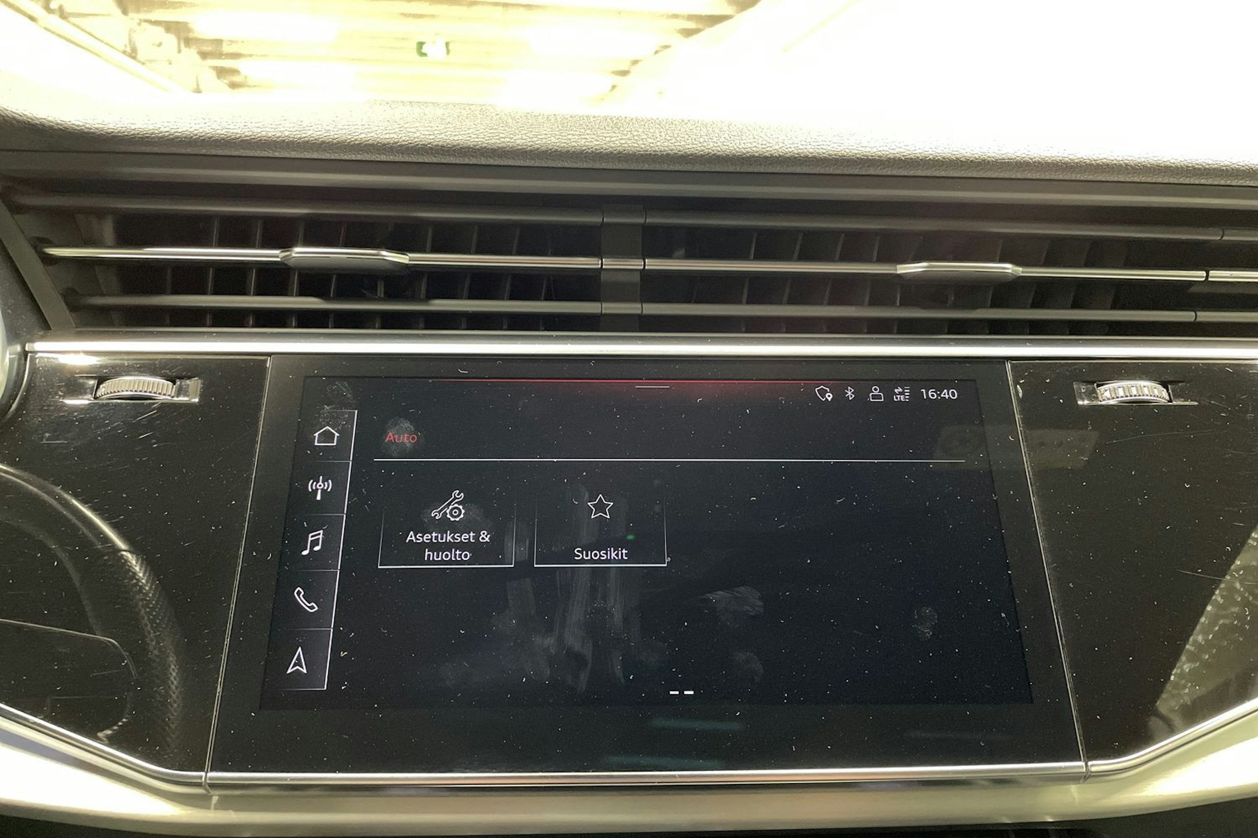 Sininen Audi Q8 2021 kuva 20.