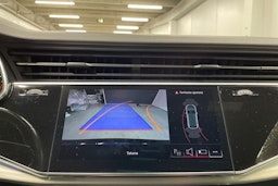 Sininen Audi Q8 2021 kuva 22.