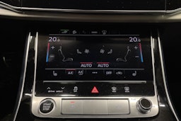 Sininen Audi Q8 2021 kuva 23.