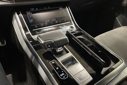 Sininen Audi Q8 2021 kuva 24.