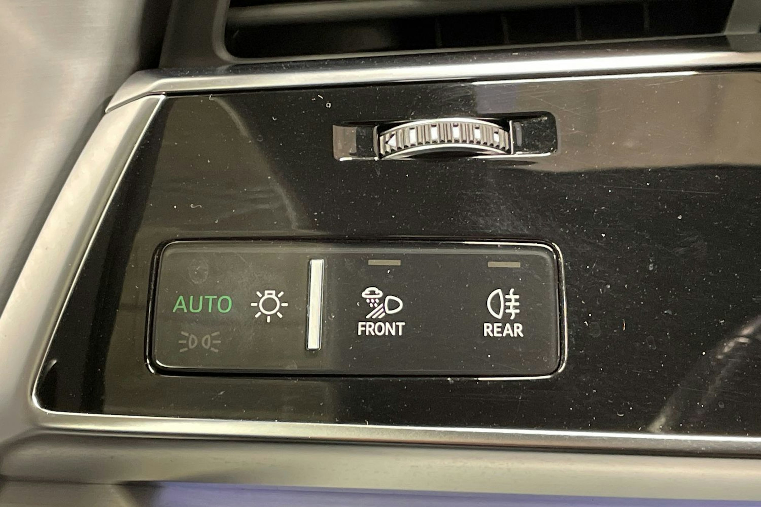 Sininen Audi Q8 2021 kuva 25.