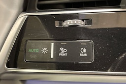 Sininen Audi Q8 2021 kuva 25.