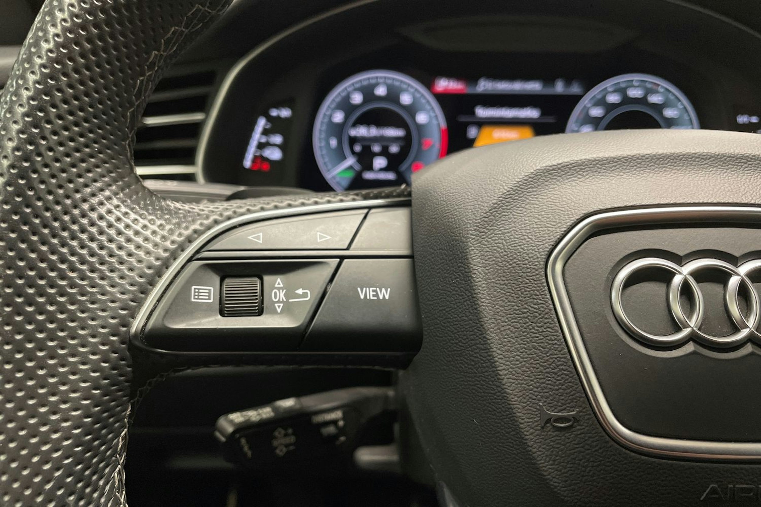 Sininen Audi Q8 2021 kuva 26.