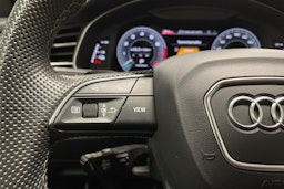 Sininen Audi Q8 2021 kuva 26.