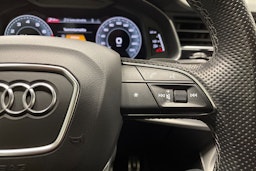 Sininen Audi Q8 2021 kuva 27.