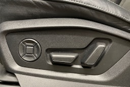 Sininen Audi Q8 2021 kuva 28.