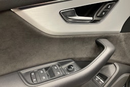 Sininen Audi Q8 2021 kuva 30.