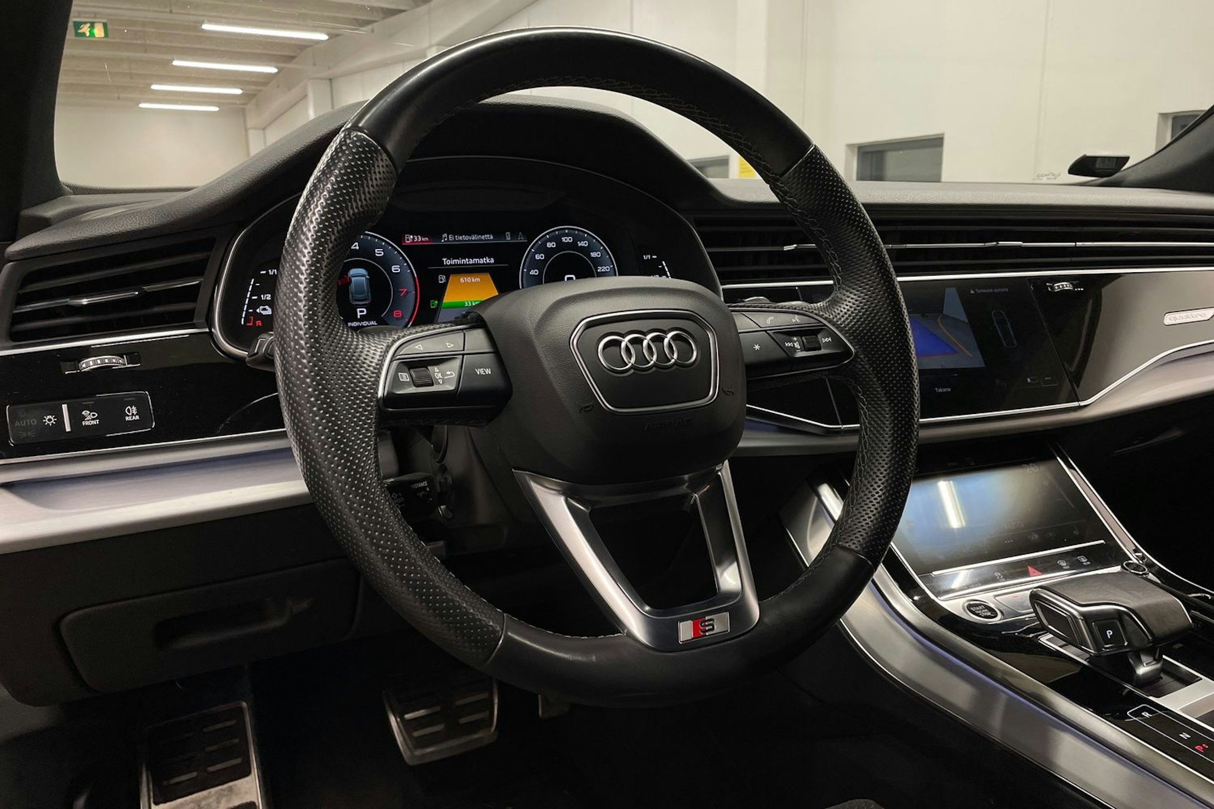 Sininen Audi Q8 2021 kuva 31.