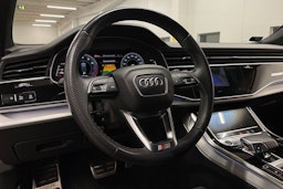 Sininen Audi Q8 2021 kuva 31.