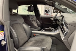 Sininen Audi Q8 2021 kuva 32.