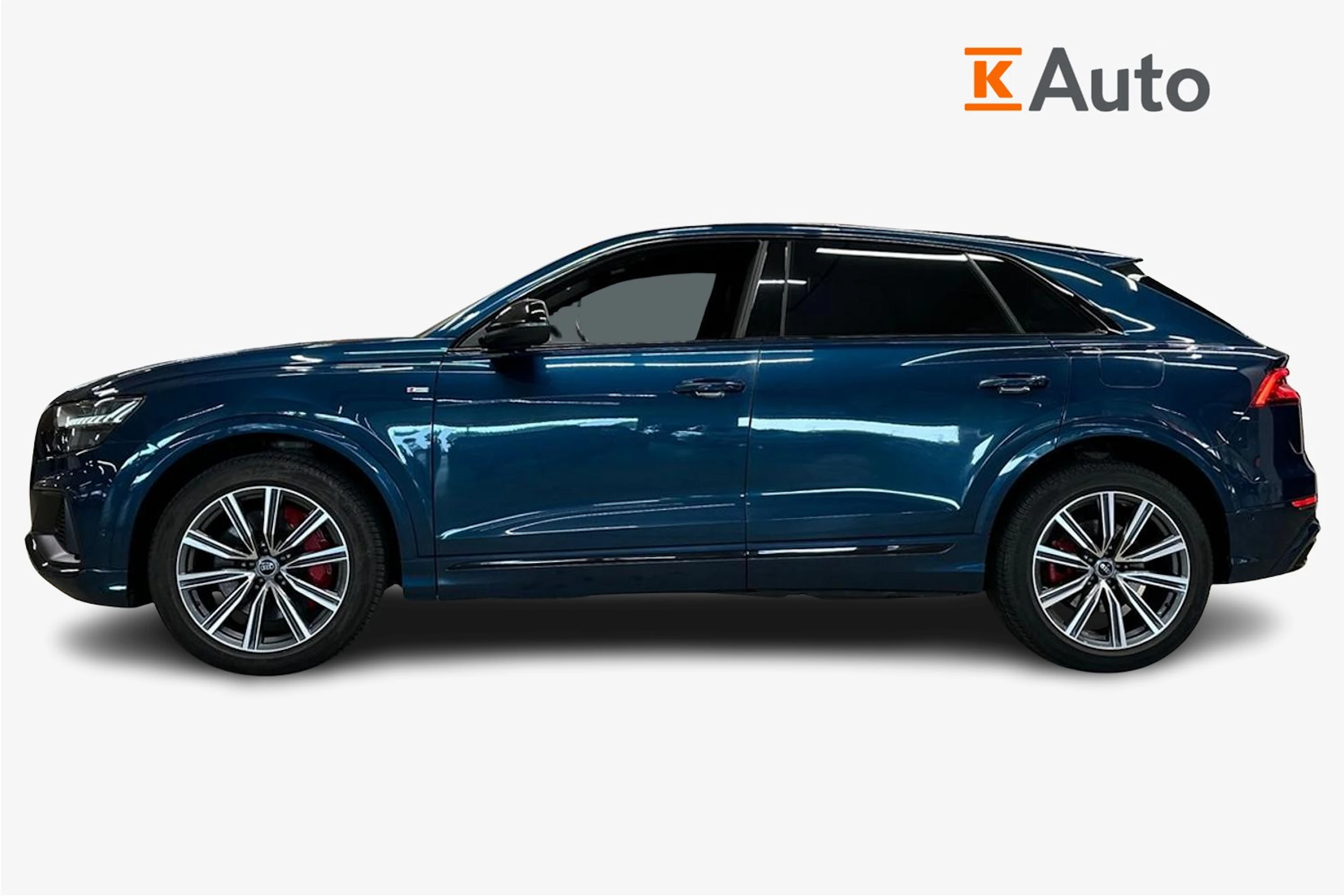 Sininen Audi Q8 2021 kuva 5.