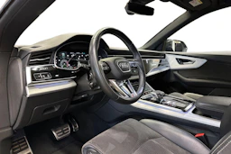 Sininen Audi Q8 2021 kuva 6.