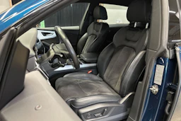 Sininen Audi Q8 2021 kuva 14.