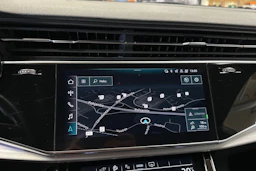 Sininen Audi Q8 2021 kuva 17.