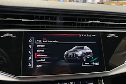 Sininen Audi Q8 2021 kuva 19.