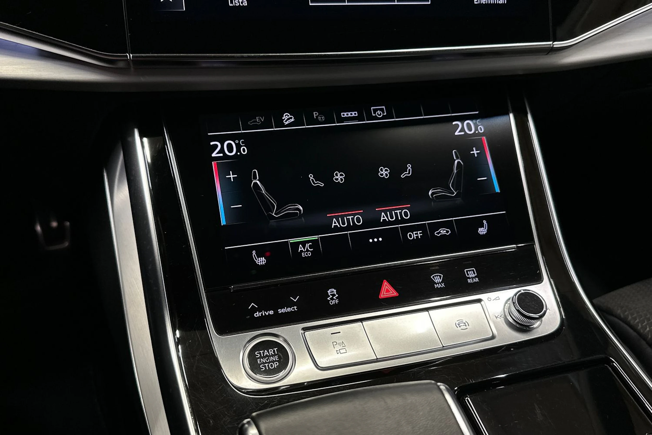 Sininen Audi Q8 2021 kuva 22.