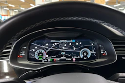 Sininen Audi Q8 2021 kuva 24.