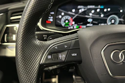 Sininen Audi Q8 2021 kuva 25.