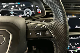 Sininen Audi Q8 2021 kuva 26.
