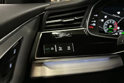 Sininen Audi Q8 2021 kuva 27.
