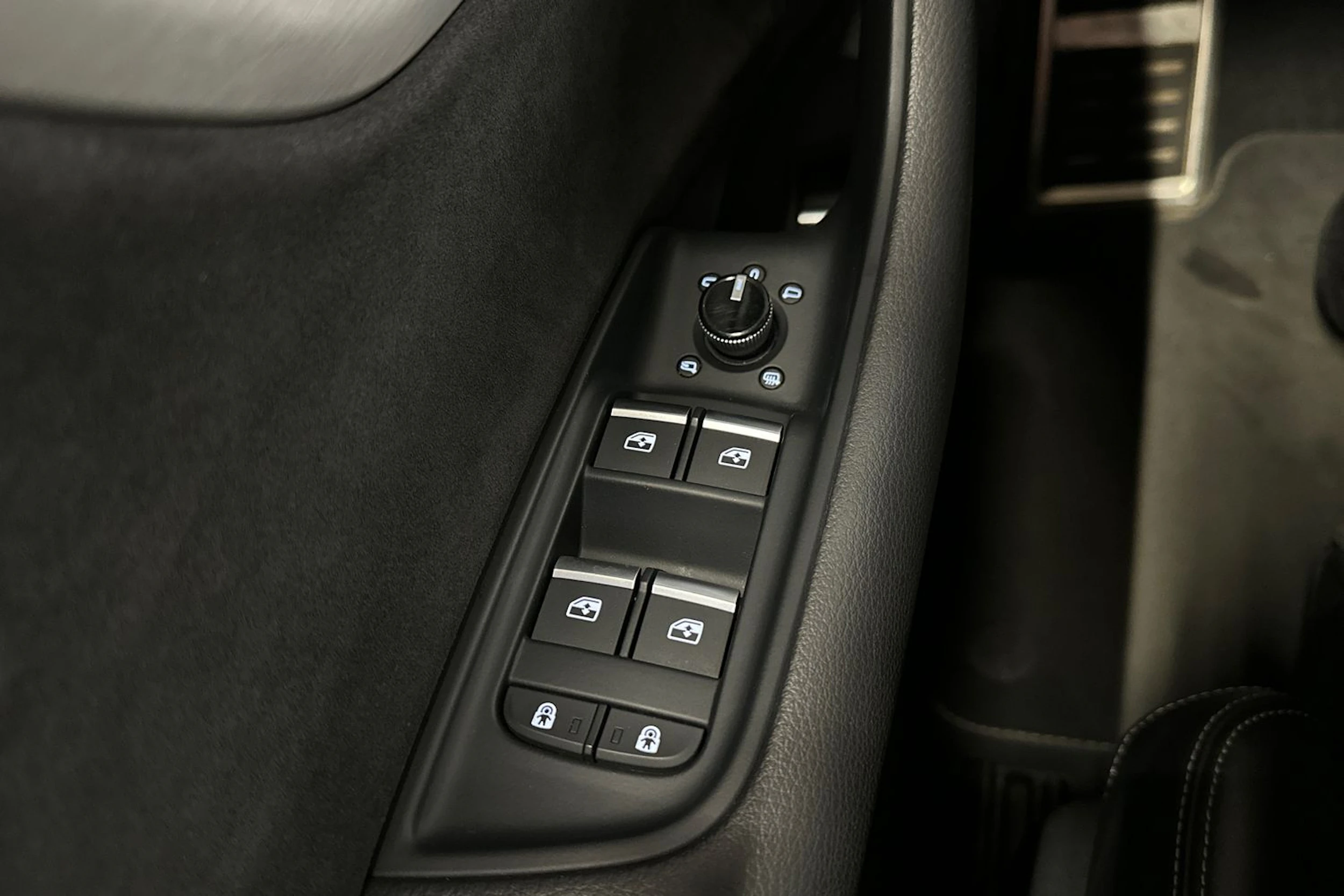Sininen Audi Q8 2021 kuva 28.